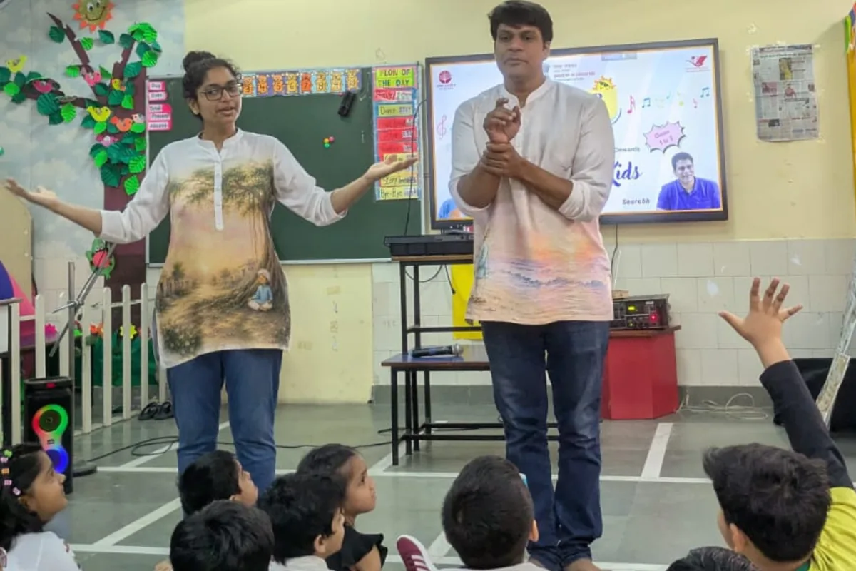 Saurabh and Shivani open the session inside the DPS Vasant Kunj classroom