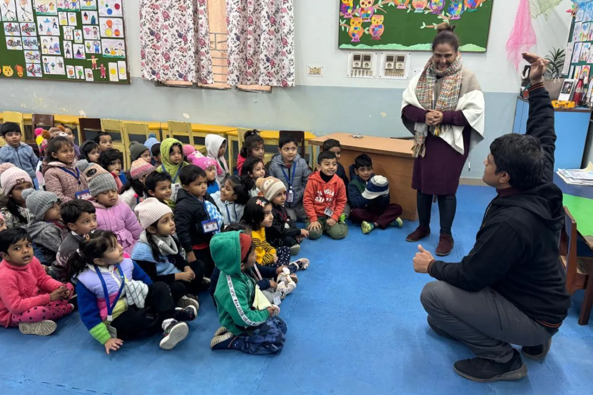 Children and teachers at the first Kabir for Kids session, Sardar Patel Vidyalaya, Delhi, December 2024